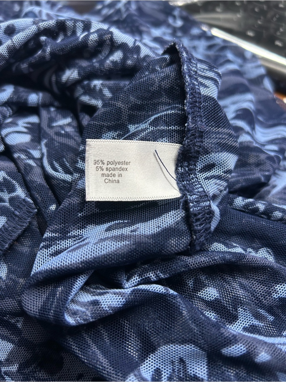 Lane Bryant Navy and Light Blue Butterfly-Print Sleeveless V-Neck Top Size 14/16 - Picture 7 of 8